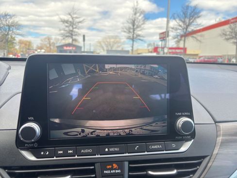 Used 2025 Nissan Altima 2.5 SV FWD image 22
