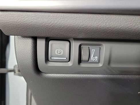 Used 2025 Cadillac XT4 Premium Luxury FWD image 29