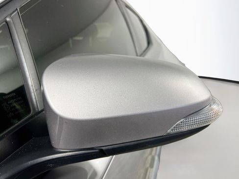 Used 2018 Toyota C-HR XLE FWD image 13