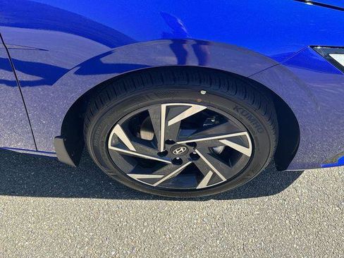 New 2025 Hyundai Elantra SEL image 12