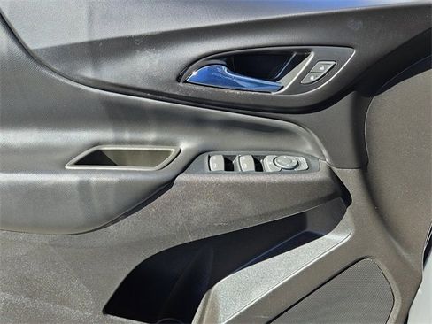 Used 2018 Chevrolet Equinox LT image 26