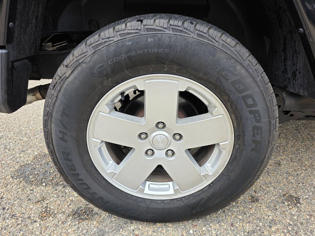 Used 2010 Jeep Wrangler Unlimited Sahara w/ Dual Top Group AWD/4WD image 40