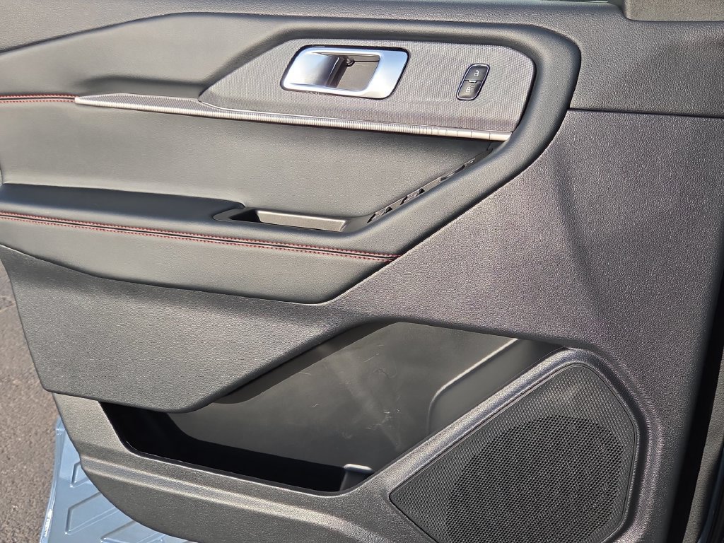 Used 2025 Ford Explorer ST-Line RWD image 15