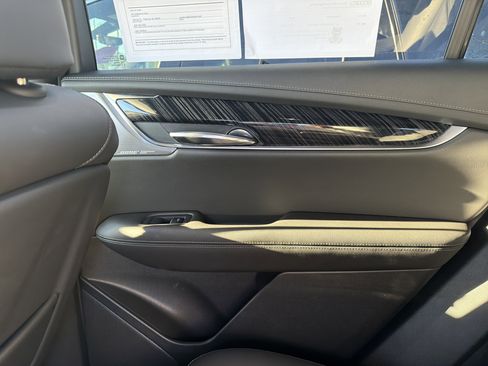Used 2025 Cadillac XT6 Premium Luxury image 30