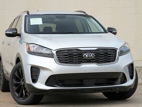 Used 2020 Kia Sorento S FWD image 2