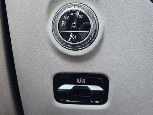 Certified 2025 Mercedes-Benz C 300 Sedan image 22