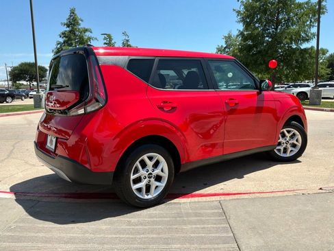 Used 2025 Kia Soul LX w/ LX Technology Package FWD image 6