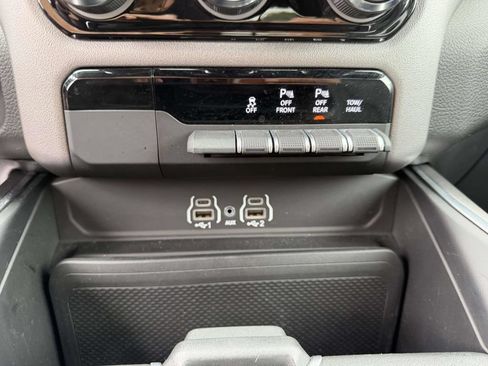 Used 2025 RAM 1500 Big Horn AWD/4WD image 31