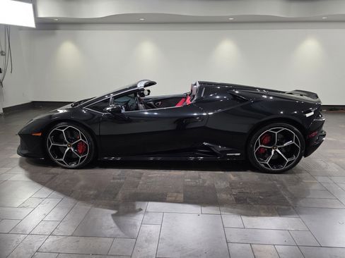 Used 2022 Lamborghini Huracan EVO RWD image 3