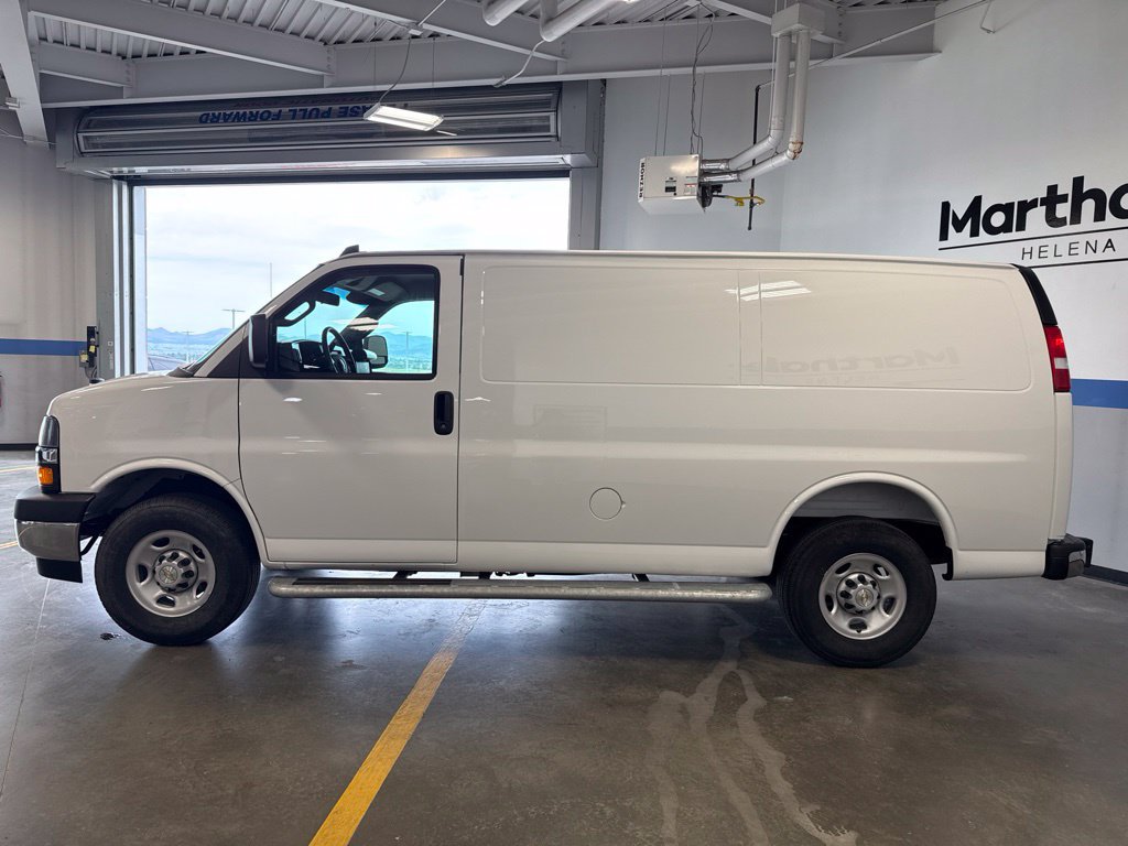 Used 2025 Chevrolet Express 2500 w/ Driver Convenience Package RWD image 4