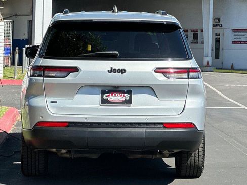 Used 2022 Jeep Grand Cherokee L Laredo RWD image 5