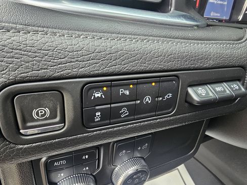 Used 2021 GMC Yukon Denali w/ Denali Premium Package image 17