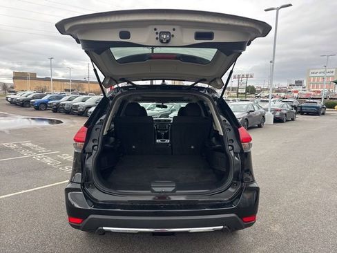 Used 2017 Nissan Rogue SV w/ Sun & Sound Touring Package image 18