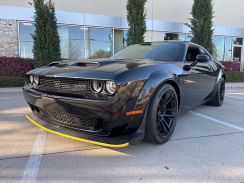 Used 2023 Dodge Challenger SRT Hellcat image 2