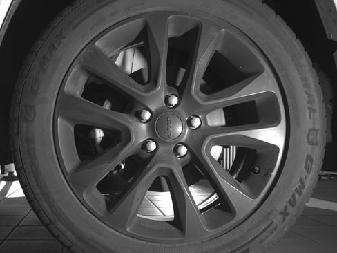Used 2021 Jeep Grand Cherokee Laredo X RWD image 13
