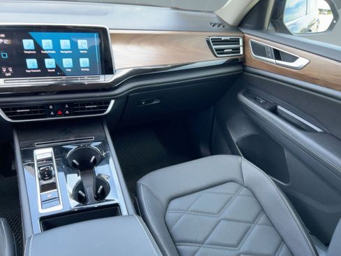 Used 2024 Volkswagen Atlas SE image 29