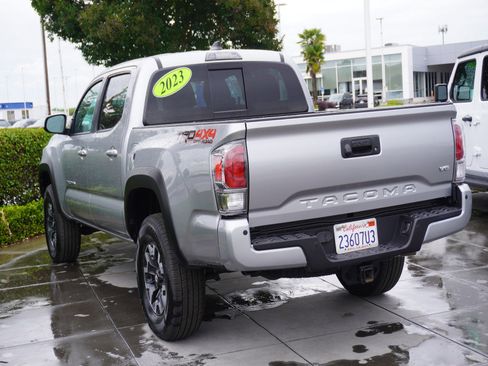 Used 2023 Toyota Tacoma TRD Off-Road w/ Technology Package AWD/4WD image 7