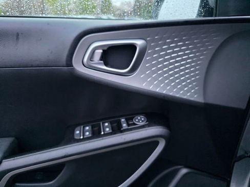 Certified 2023 Kia Soul LX w/ LX Technology Package FWD image 24