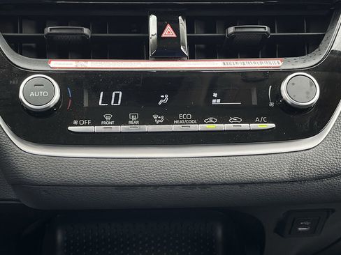 Used 2025 Toyota Corolla LE image 18