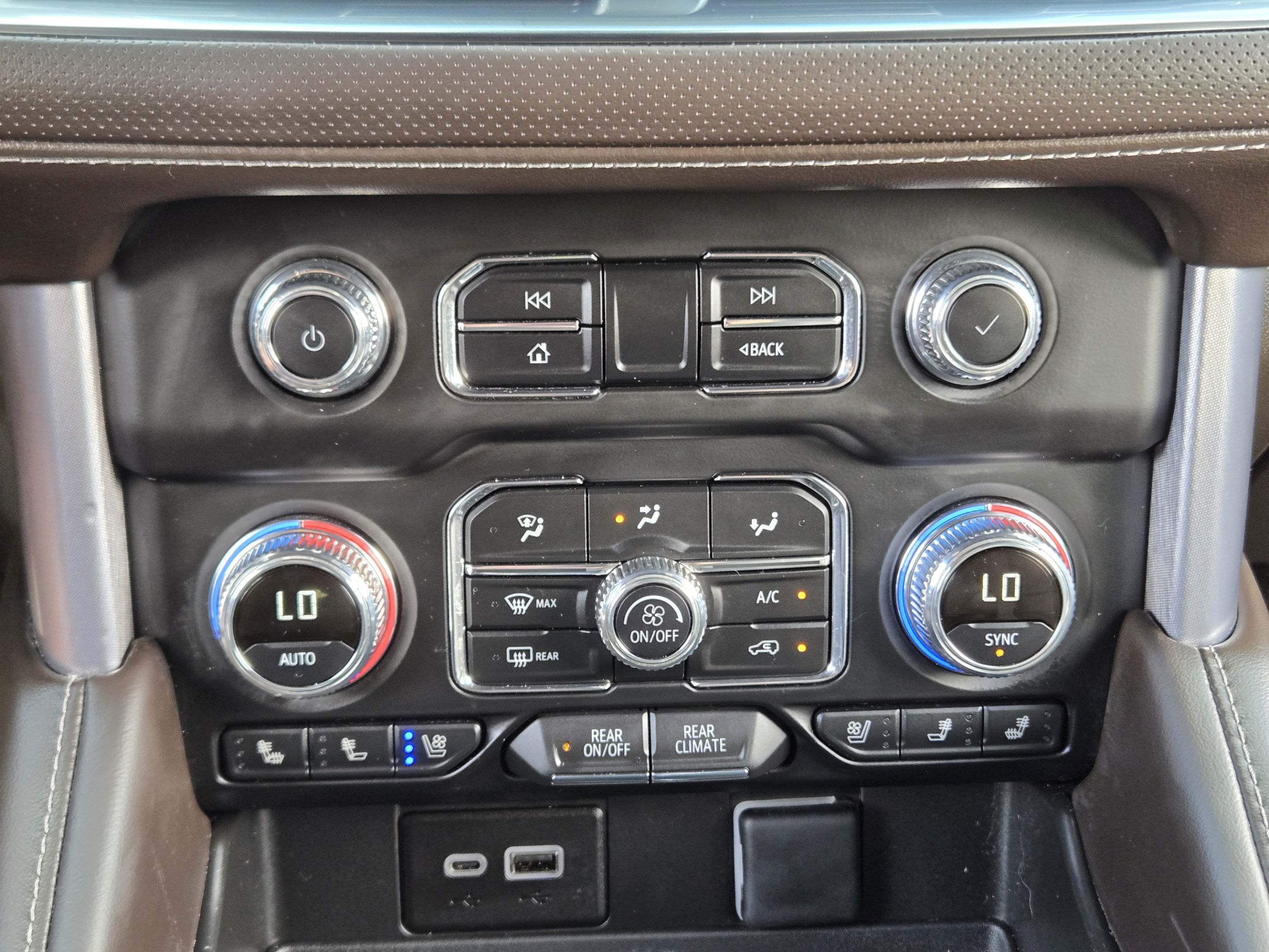 Used 2024 GMC Yukon XL SLT w/ SLT Premium Package AWD/4WD image 25