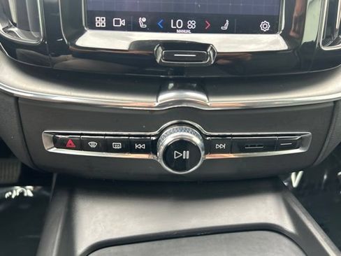 Used 2023 Volvo XC60 B5 Core AWD/4WD image 25