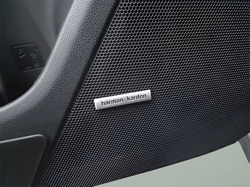 Certified 2025 Subaru Crosstrek 2.5i Limited w/ Crosstrek Mirror Package image 17