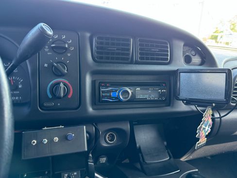 Used 2001 Dodge Ram 2500 Truck 2WD Quad Cab image 16