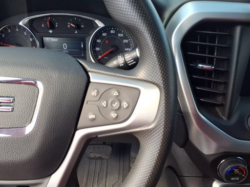 Used 2023 GMC Acadia SLE w/ Driver Convenience Package FWD image 15