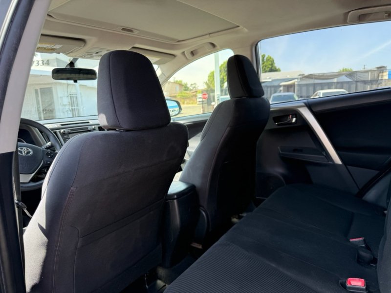 Used 2015 Toyota RAV4 XLE FWD image 14