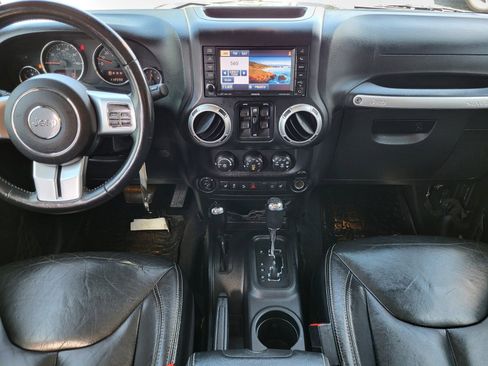 Used 2014 Jeep Wrangler Unlimited Rubicon AWD/4WD image 15