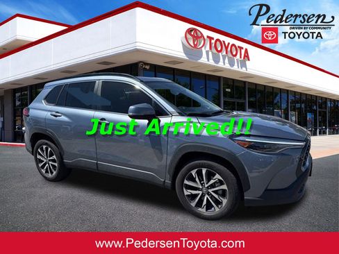 Used 2024 Toyota Corolla Cross XLE w/ Convenience Package FWD image 1