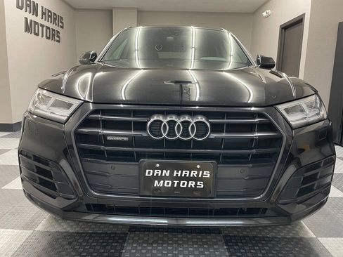 Used 2020 Audi Q5 2.0T Titanium Premium Plus w/ Premium Plus Package AWD/4WD image 3