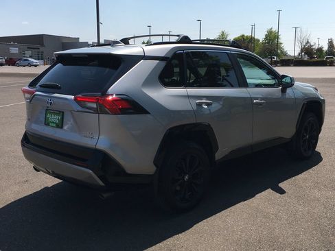 Used 2022 Toyota RAV4 SE w/ Convenience Package AWD/4WD image 7