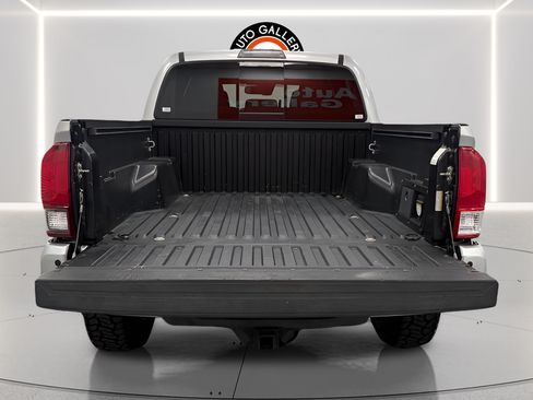 Used 2019 Toyota Tacoma TRD Sport w/ Technology Package AWD/4WD image 26