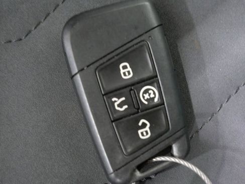 Used 2025 Volkswagen Taos SE image 27