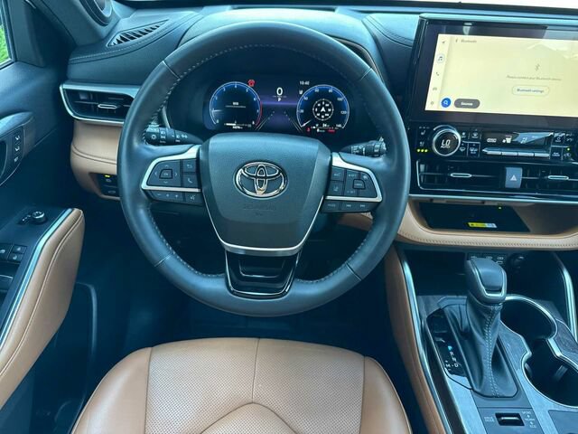 Used 2023 Toyota Highlander Platinum AWD/4WD image 16