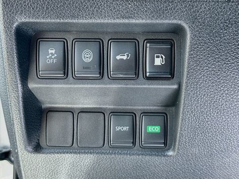 Used 2020 Nissan Rogue SV FWD image 10