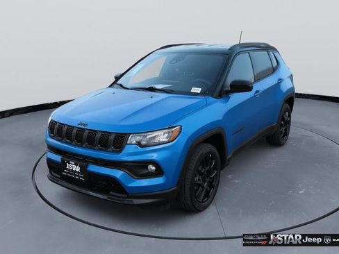 Used 2023 Jeep Compass Latitude w/ Convenience Group AWD/4WD image 1