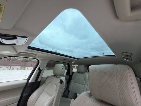 Used 2017 Land Rover Range Rover Sport HSE image 19