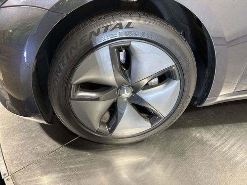 Used 2018 Tesla Model 3 Long Range image 10