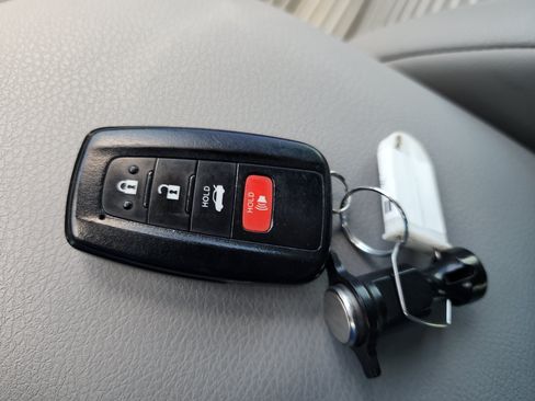 Used 2021 Toyota Camry SE FWD image 25