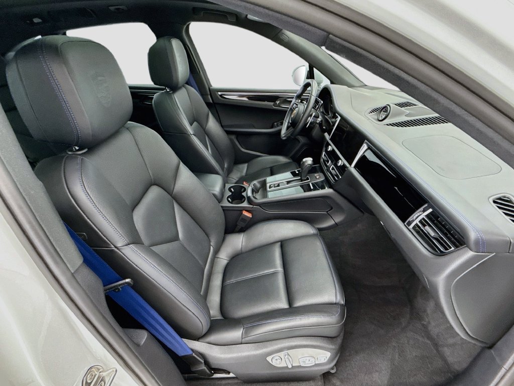 Used 2023 Porsche Macan AWD/4WD image 19