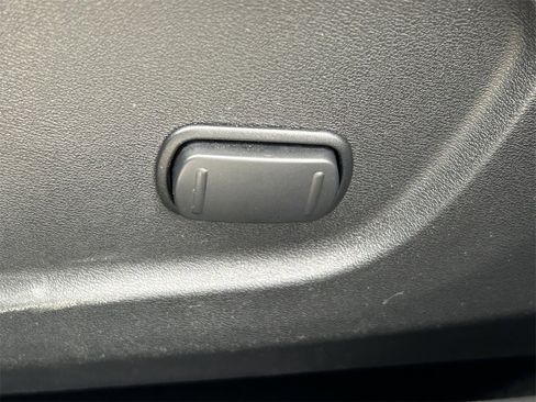 Used 2020 Nissan Rogue Sport SV image 24