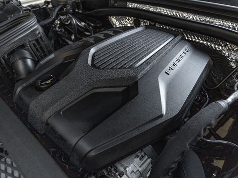 New 2026 Porsche Macan AWD/4WD image 39