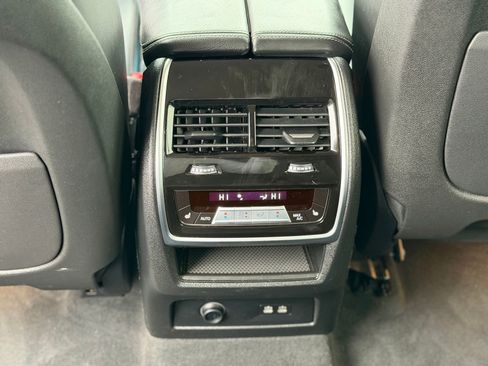 Used 2020 BMW X7 xDrive40i w/ Cold Weather Package image 21