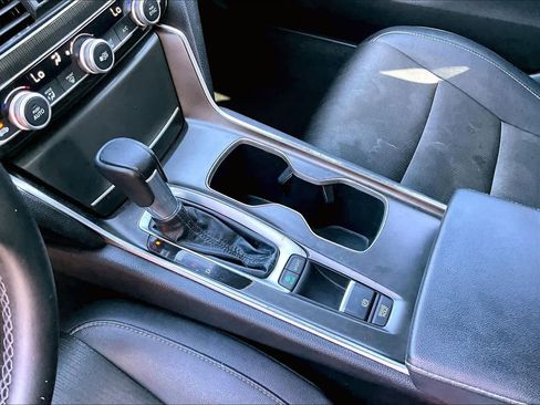 Used 2019 Honda Accord Sport image 17