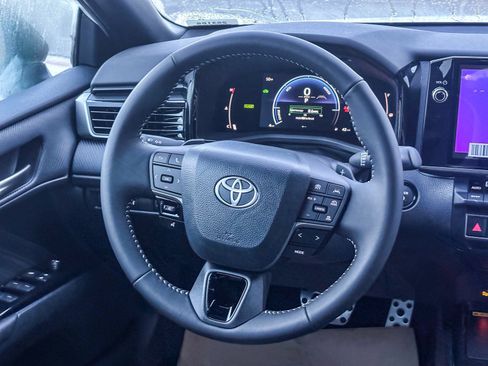 New 2026 Toyota Camry Hybrid FWD image 18