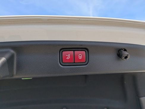 Used 2023 Mercedes-Benz C 300 Sedan image 13