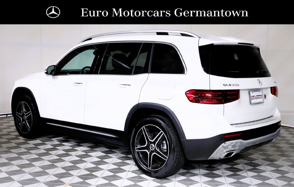 Used 2026 Mercedes-Benz GLB 250 4MATIC image 4