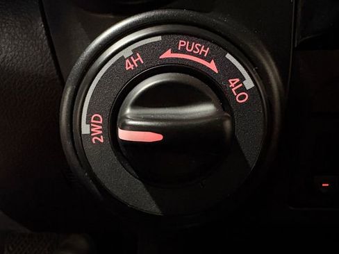 Used 2021 Nissan Titan PRO-4X w/ Pro-4x Convenience Package image 31